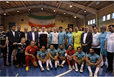 دیدار-دو-تیم-فوتبال-پیشکسوتان-ایران-و-تیم-کارگری-ایران-همزمان-با-آغاز-هفته-کاروکارگر-با-حضور-رئیس-جمهور-پزشکیان-در-تیم-فوتبال-کارگری (1)